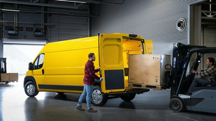 Opel Movano E Exterior Loading 21X9 Mopi22 E01 591