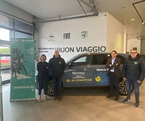 Photo 5918253677791611860 Y