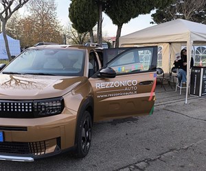 Photo 5859413845607123872 Y (1)